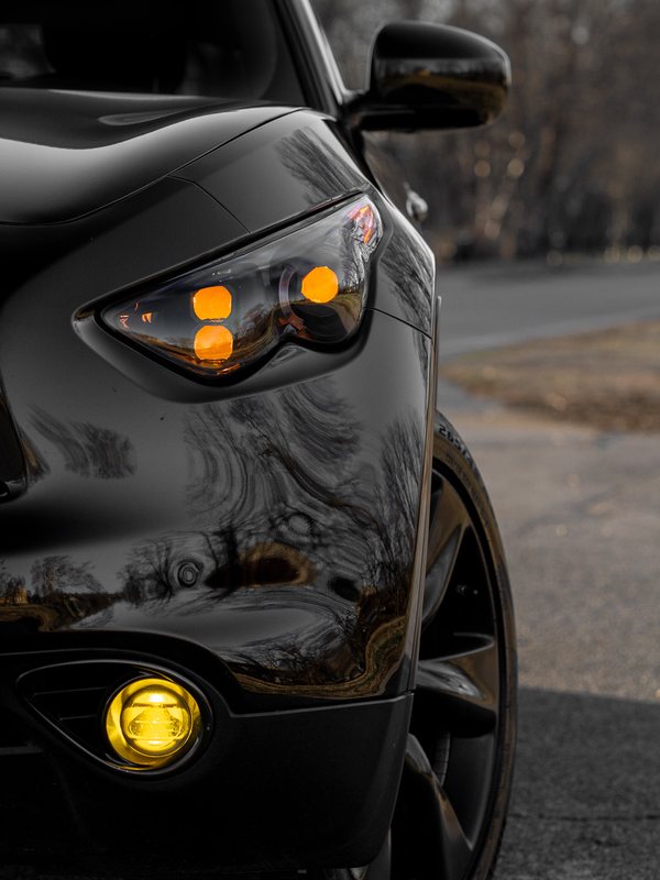 EVO TRI headlight on a QX70 with the amber DRL on
